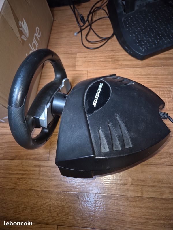 Volant de course pour console et PC Thrustmaster Ferrari GT 3 in 1 racing wheel (image 3)