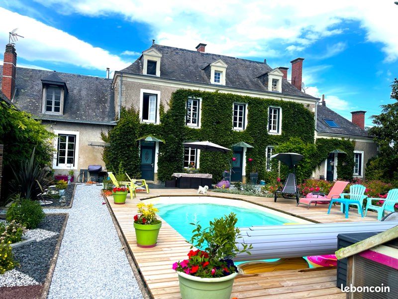 Maison 10 pièces 270 m² · à Les Hauts-d'Anjou · 270 m² · 450 000 €