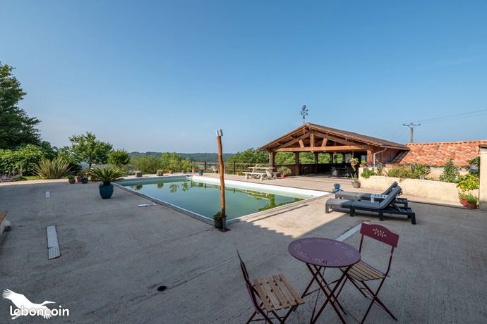 Propriété 7 pièces 235 m²