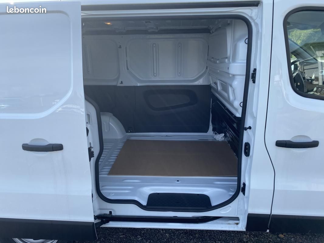Renault Trafic III L1H1 3T BLUE DCI 150 CONFORT (image 12)