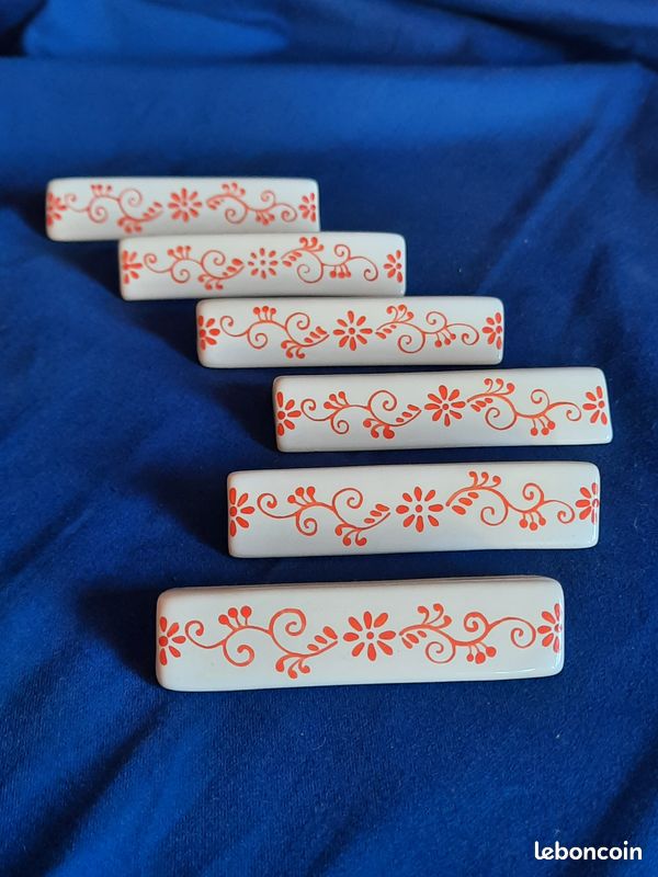 Lot de 6 porte couteaux et marque place faience/céramique motif fleurs long: 7,5cm (image 1)