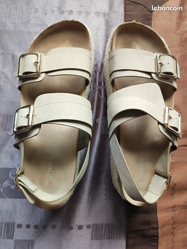 Chaussures Compensées Bershka Taille 39 - Talons Hauts Noirs - Excellent état