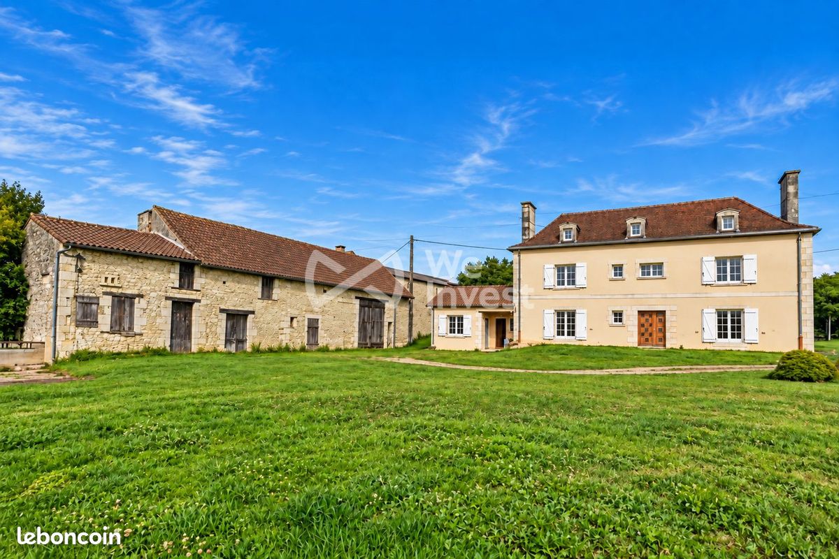 Maison 5 pièces 157 m² · à Scorbé-Clairvaux · 157 m² · 185 000 €