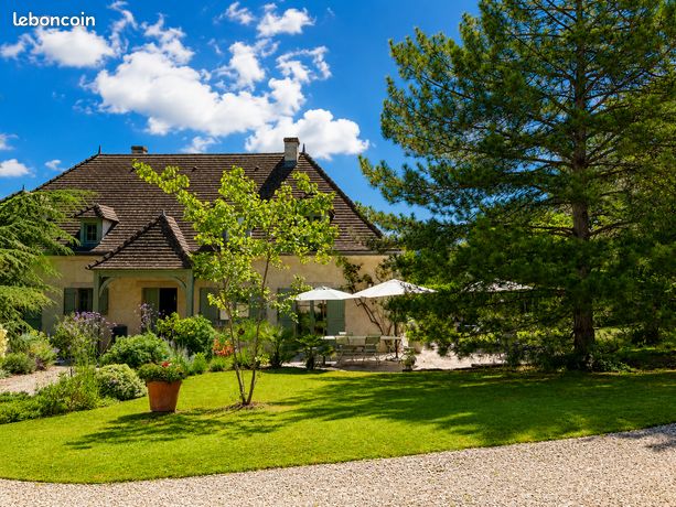 Propriété 6 pièces 318 m² — 2