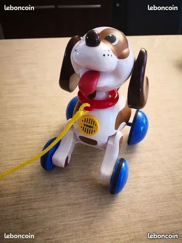 Chien à tirer sonore Tomy (image 1)