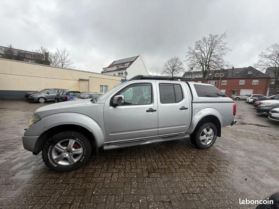 Nissan Navara PICKUP DOUBLE CAB PLATINUM 4X4 171 CH BVA - SELLERIE CUIR TOIT OUVRANT VOLANT EN (image 4)