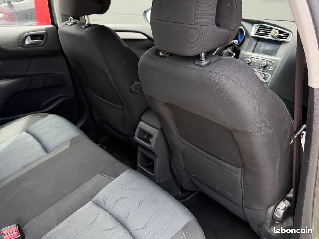 CITROEN C4 C4 HDi 90 Confort (image 34)