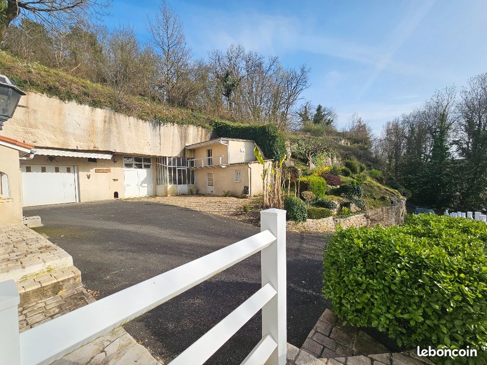 Maison 4 pièces 85 m² - Voeuil-et-Giget 16400 (image 3)