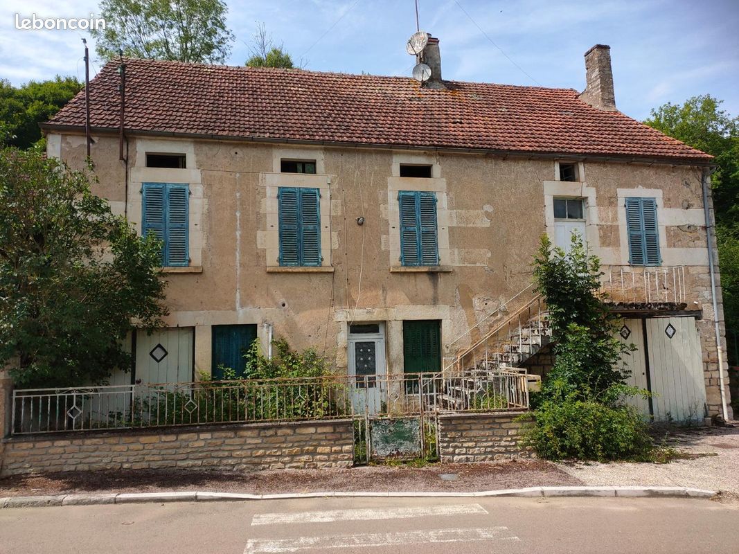 Maison 7 pièces 138 m² · à Dissangis · 138 m² · 40 000 €