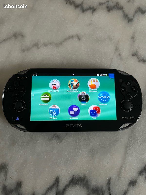 Ps vita 2ème génération(avec une pochette+2 jeux)prix négociable faites des offres (image 2)