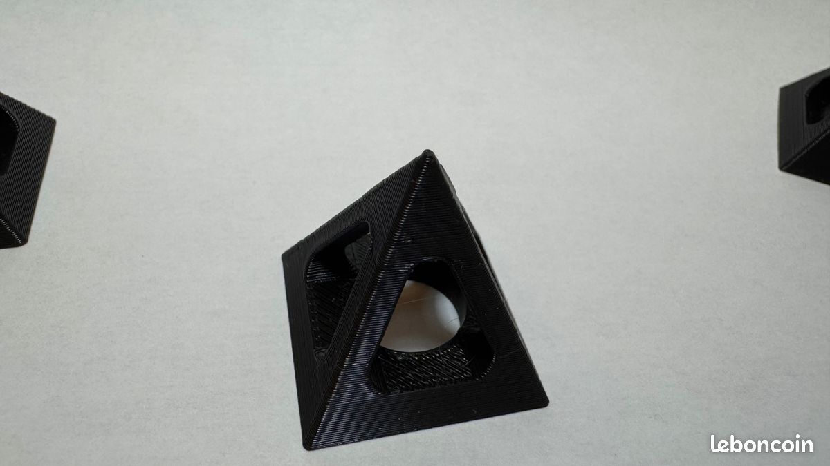 Support de peinture en pyramide impression3D par 4 (image 1)