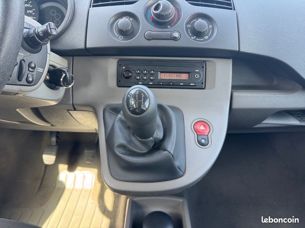 RENAULT KANGOO 1.5 dCi 70 eco2 Authentique 5 Places Garantie 12 mois (image 13)