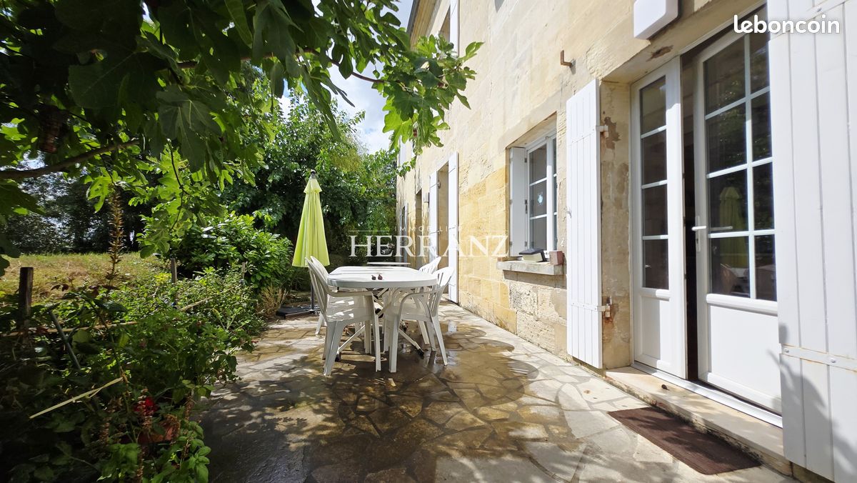 Maison 8 pièces 277 m² · à Fronsac · 277 m² · 399 000 €