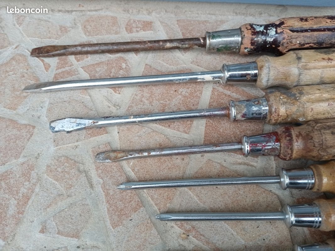 Lot De 4 Tournevis Vintage - Manche En Bois - Outillage Bricolage Ancien