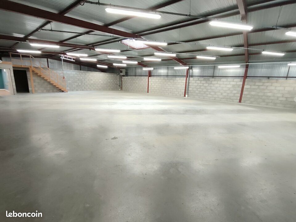 Local commercial 1500 m² BOURGOIN JALLIEU (image 5)
