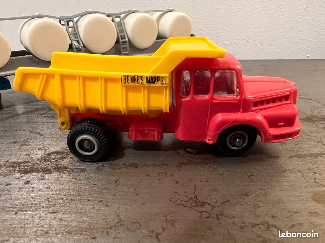 MICRO-MINIATURES NOREV HO Diorama Camion Unic ZU 120 citerne France