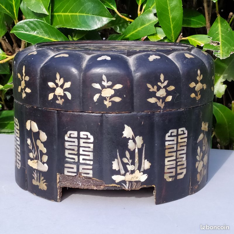 Ancienne boîte ronde Chine en bois laqué noir décor de Nacre (image 4)