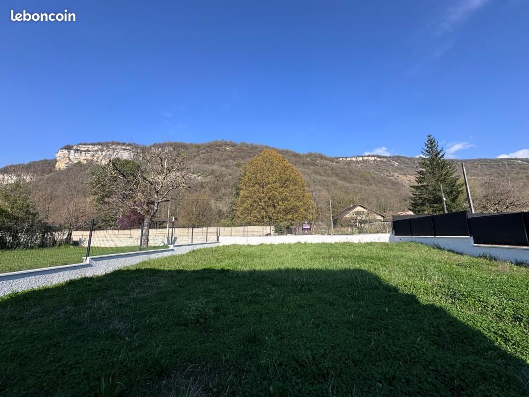 Maison 5 pièces 105 m² · à Montagnieu · 105 m² · 299 500 €
