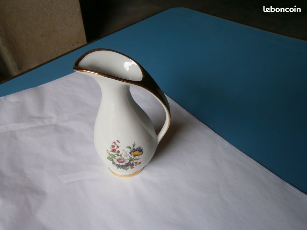 Pichet blanc décor champêtre en porcelaine (image 1)