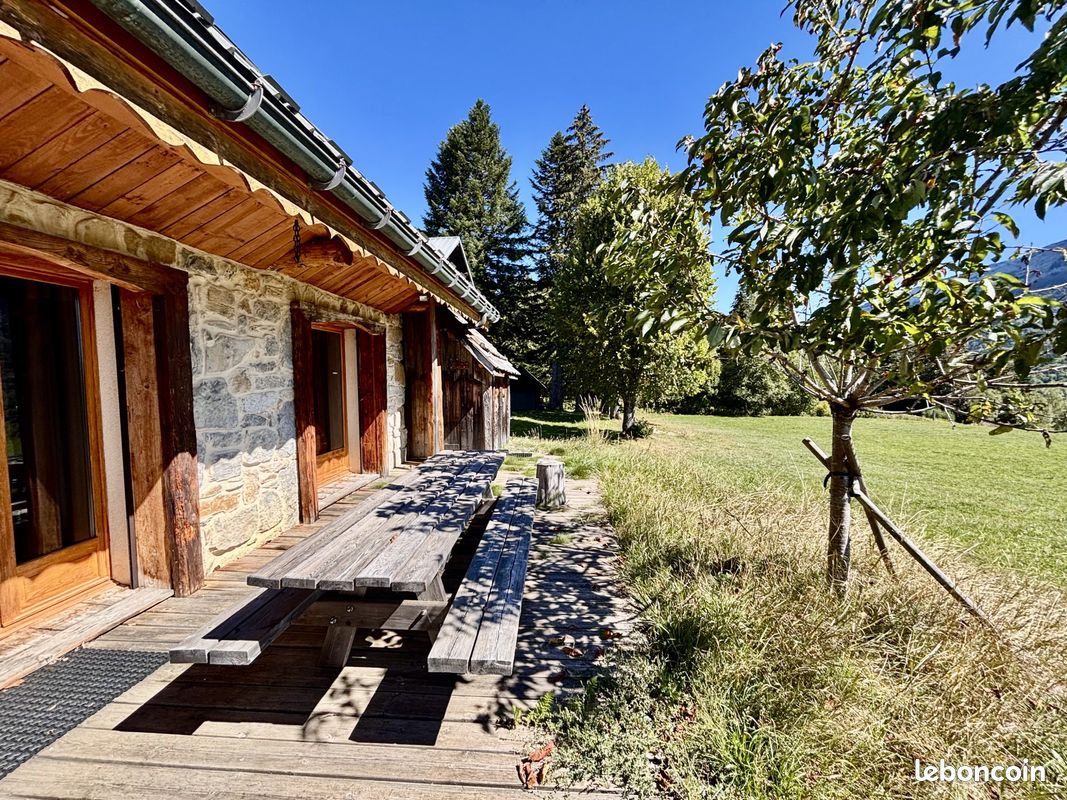 Maison 7 pièces 205 m² · à Les Déserts · 205 m² · 665 000 €