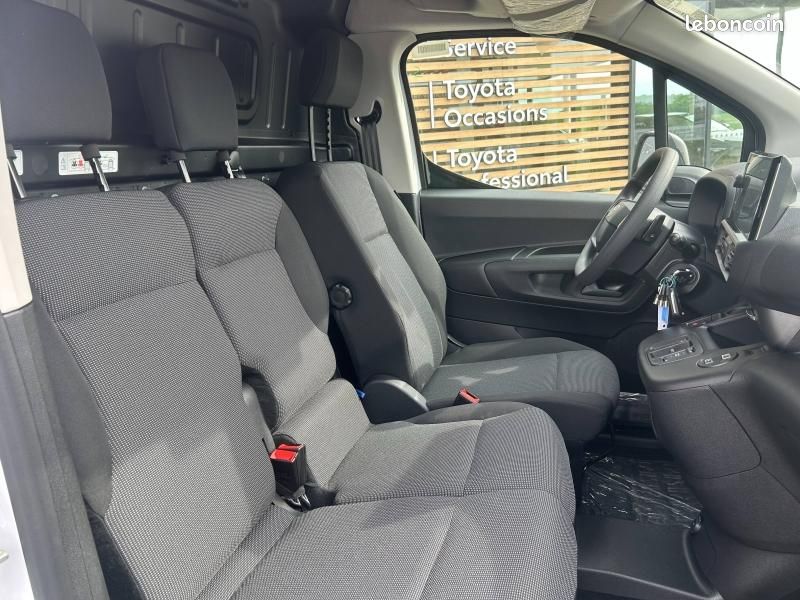 Toyota PROACE CITY Medium Electric 136ch 50 kWh Start Confort 3P MY25 (image 23)