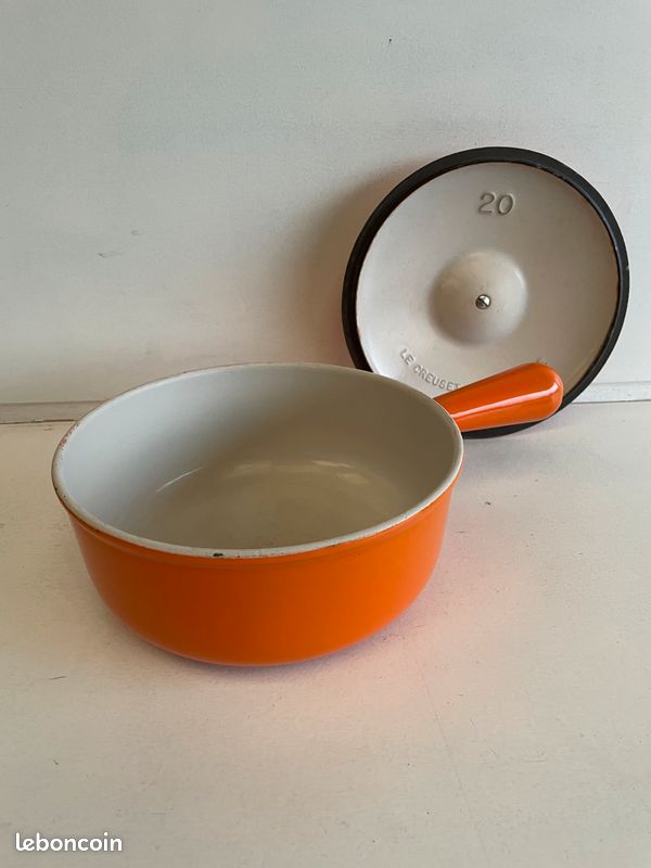 FreelyWheely: Le Creuset Fondue Set