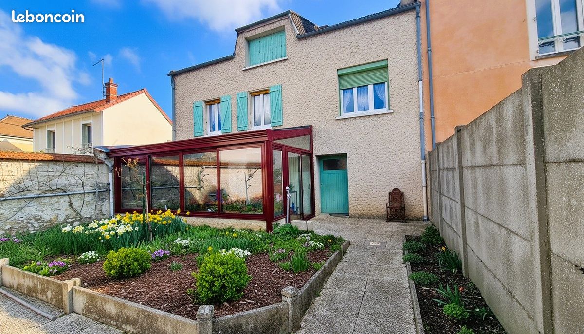 Maison 11 pièces 306 m² · à Nézel · 306 m² · 599 000 €