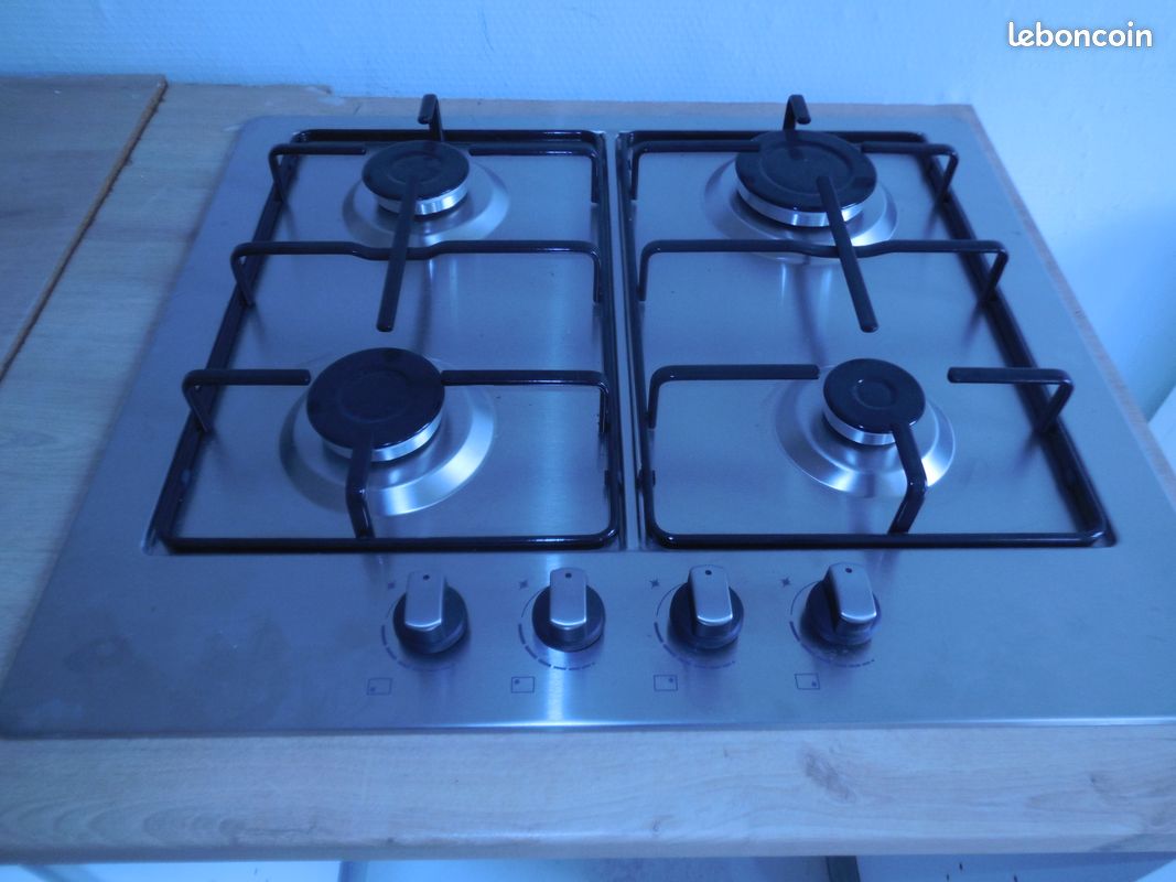 Petite cuisine jamais servie évier robinet gaz (image 4)