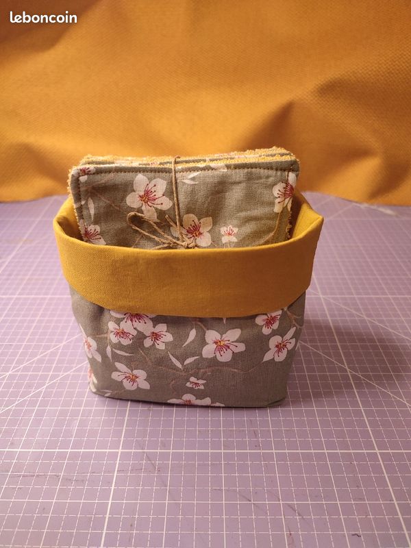 Lingettes démaquillantes et sa panière (image 1)