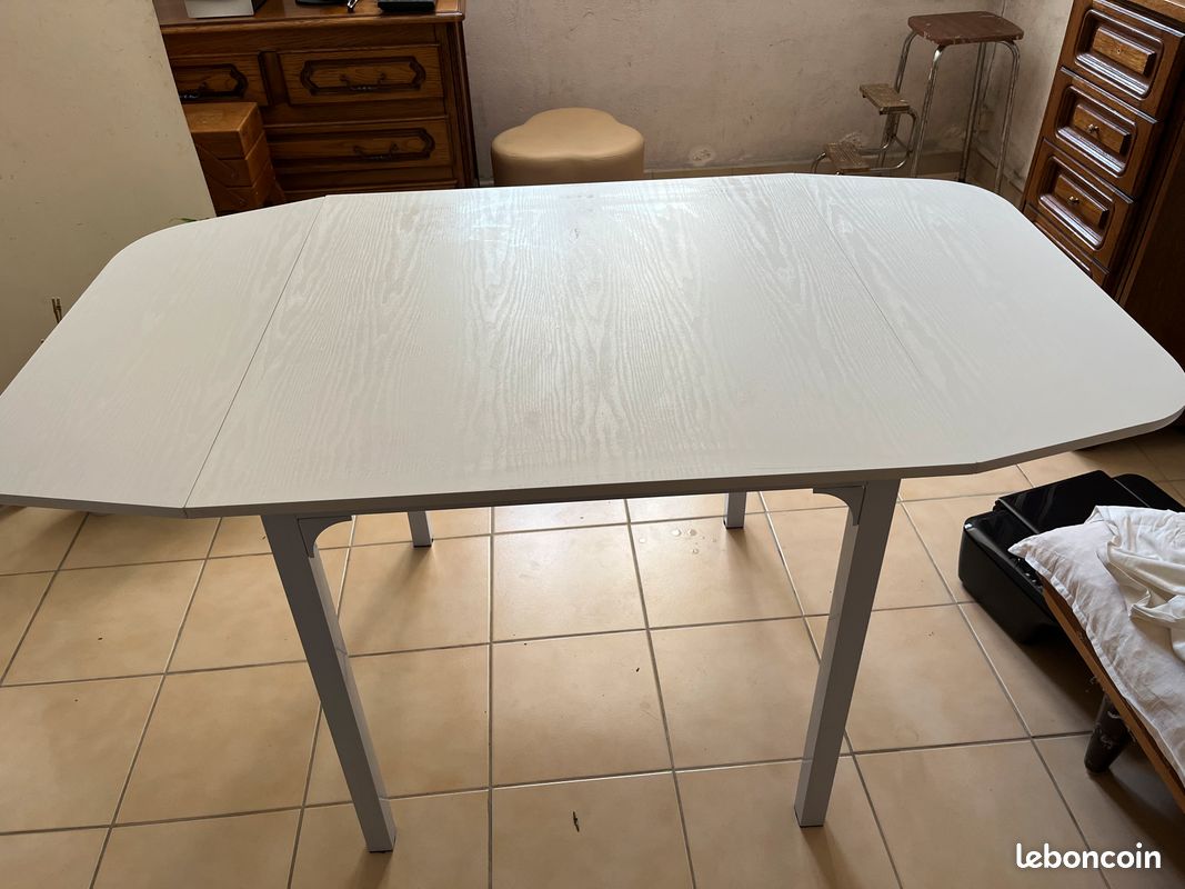 Table de cuisine (comme NEUVE) (image 1)