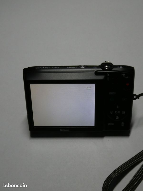 Nikon Coolpix S2600 Appareil photo numérique compact 14 Mpix Ecran 2,7 Zoom optique 5x Noir Nikon Coolpix S2600 Appareil photo numérique compact 14 Mpix Ecran 2,7 Zoom optique 5x Noir
