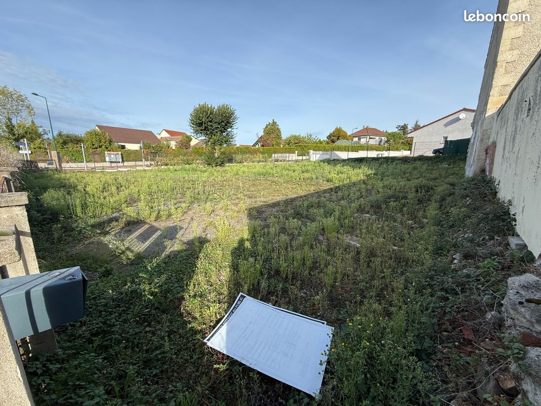 Terrain 777 m² · à Cusset · 777 m² · 92 000 €