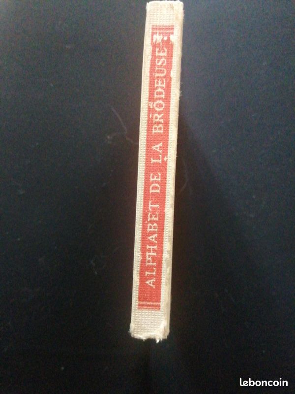 Alphabet de la Brodeuse Thérèse de Dillmont (22 Stock Photo