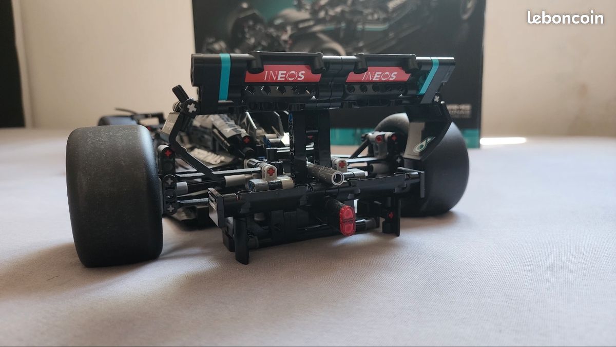 LEGO Technic 42171 - Mercedes-AMG F1 W14 E Performance (image 5)