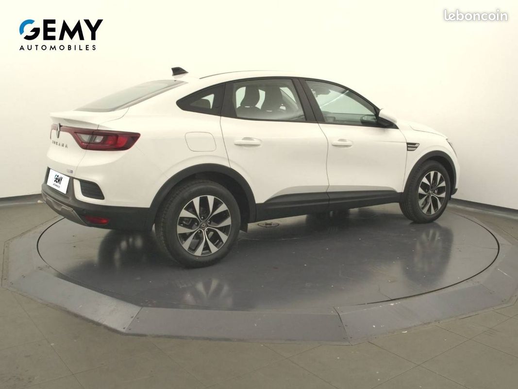 RENAULT Arkana E-Tech 145 Zen (image 2)