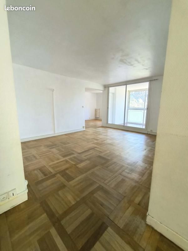 Appartement 4 pièces 123 m² · à Bagnols-sur-Cèze · 123 m² · 85 000 €