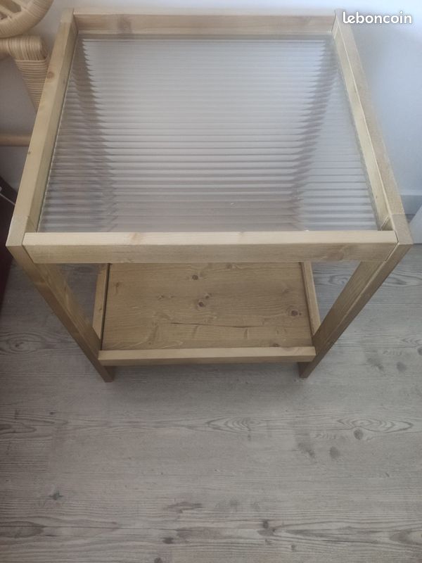 Table de nuit (image 1)