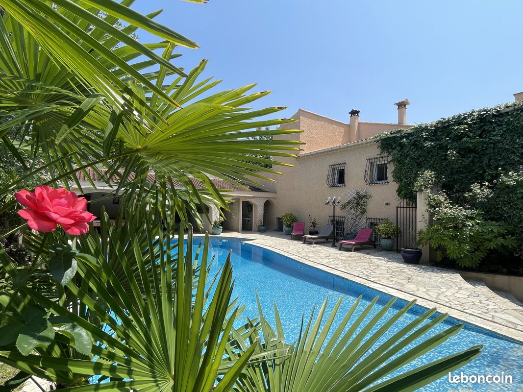 Maison 7 pièces 240 m² · à Vaison-la-Romaine · 240 m² · 590 000 €