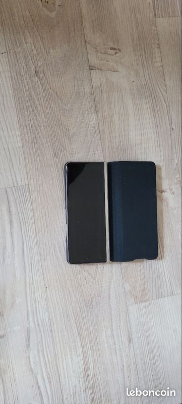 Samsung Z Fold3 (image 1)