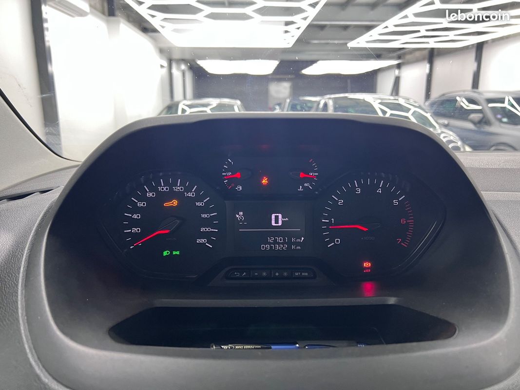 Peugeot Partner Premium L1 1.5 BlueHDI 130cv/3 Places/CarPlay/Radar AR/Régulateur De Vitesse (image 19)