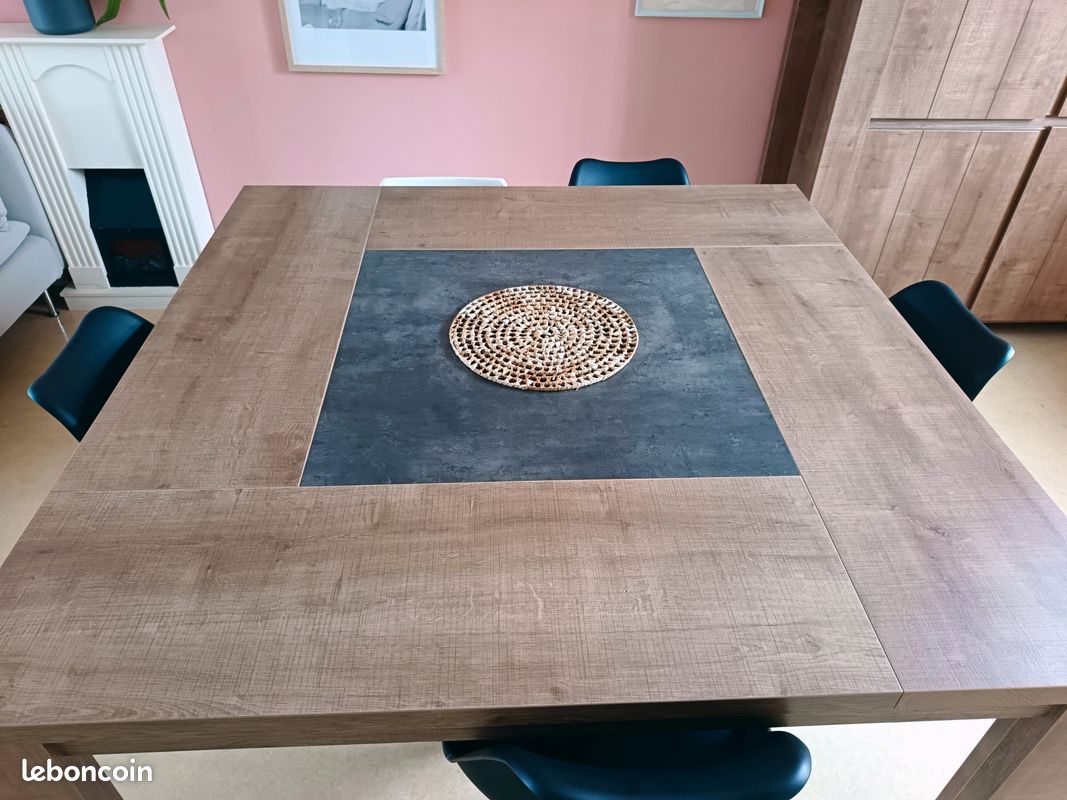 Table carrée (image 1)