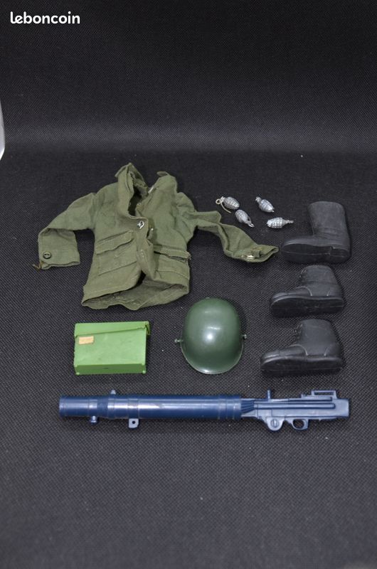 Lot Vintage De Vêtements Et Arme Pour Action Joe - Accessoires Figurine