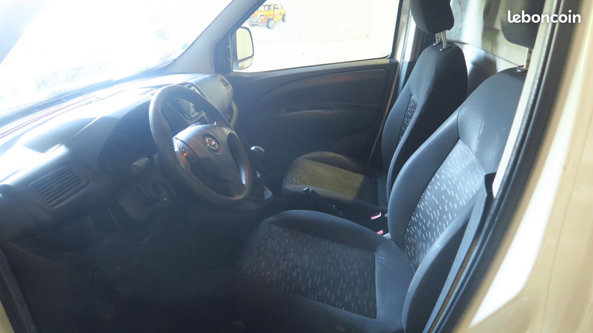 OPEL Combo D Fourgon L1 1.3 CDTI 16V DPF ecoFLEX 90 cv 12 mois de garantie (image 4)