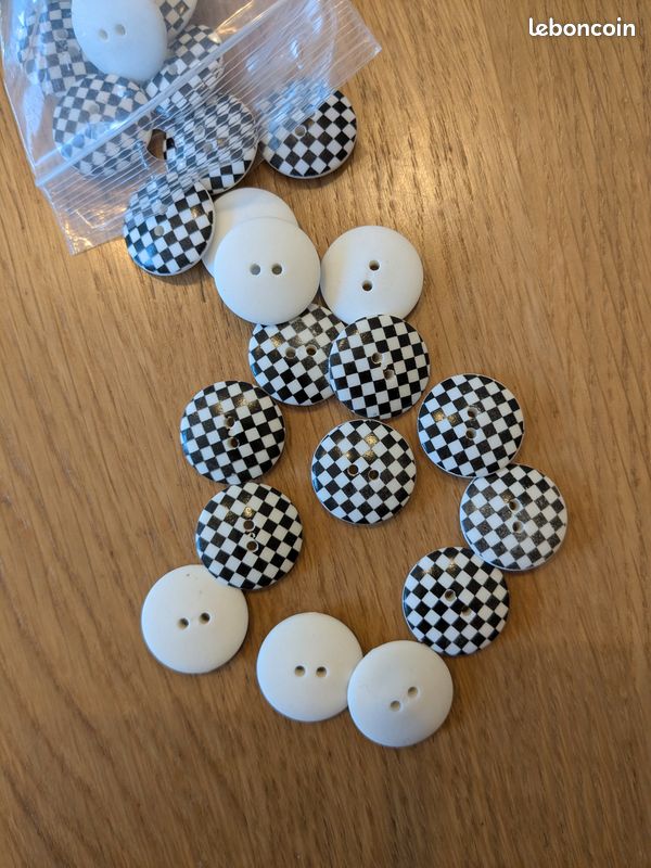 Boutons des années 80 P4 (image 1)