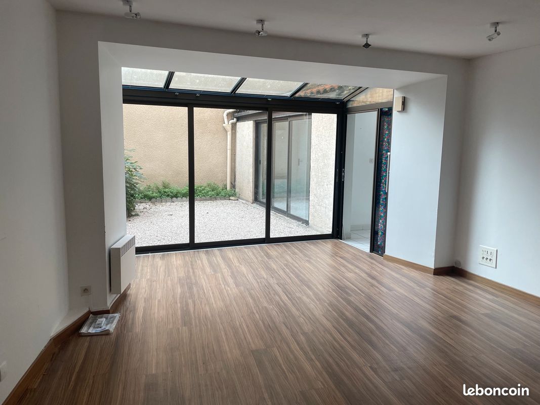 Local commercial 2 pièces 60 m² · à Saint-Girons · 60 m² · 500 €/mois