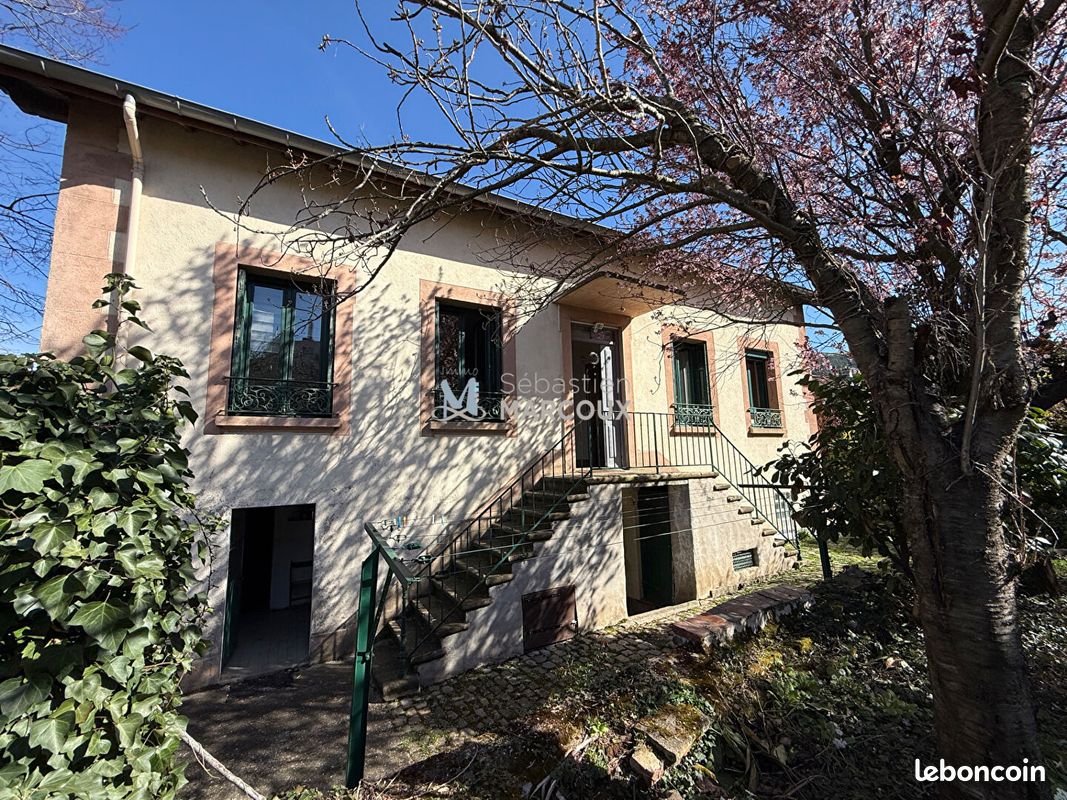 Maison 8 pièces 197 m² · à Saint-Étienne · 197 m² · 233 000 €