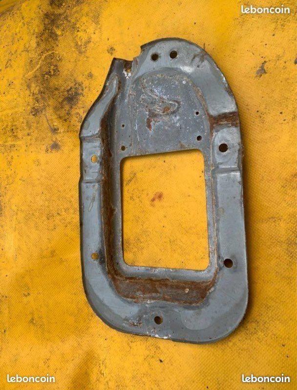 Plaque/support levier de vitesse Peugeot 205 (image 2)