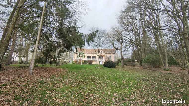 Maison 7 pièces 310 m²