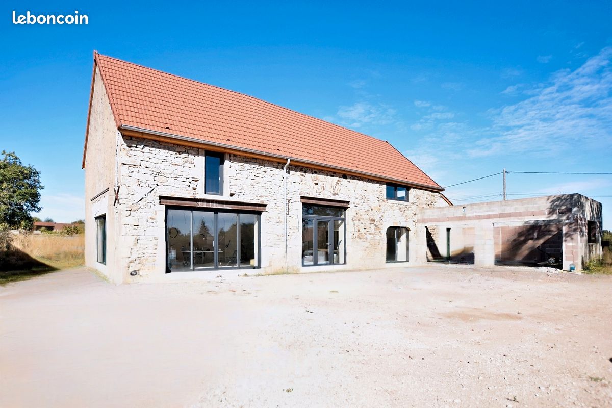 Maison 5 pièces 230 m² · à Auxy · 230 m² · 243 000 €