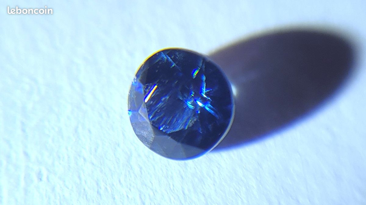 Saphir Naturel Rond De Madagascar - 0.55 Carats - Couleur Bleu, Clarté VS - Taille Ovale 4.7x4.7mm - Non Traité